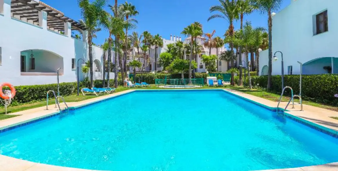 Venta de apartamento en planta baja en Nueva Andalucía 1