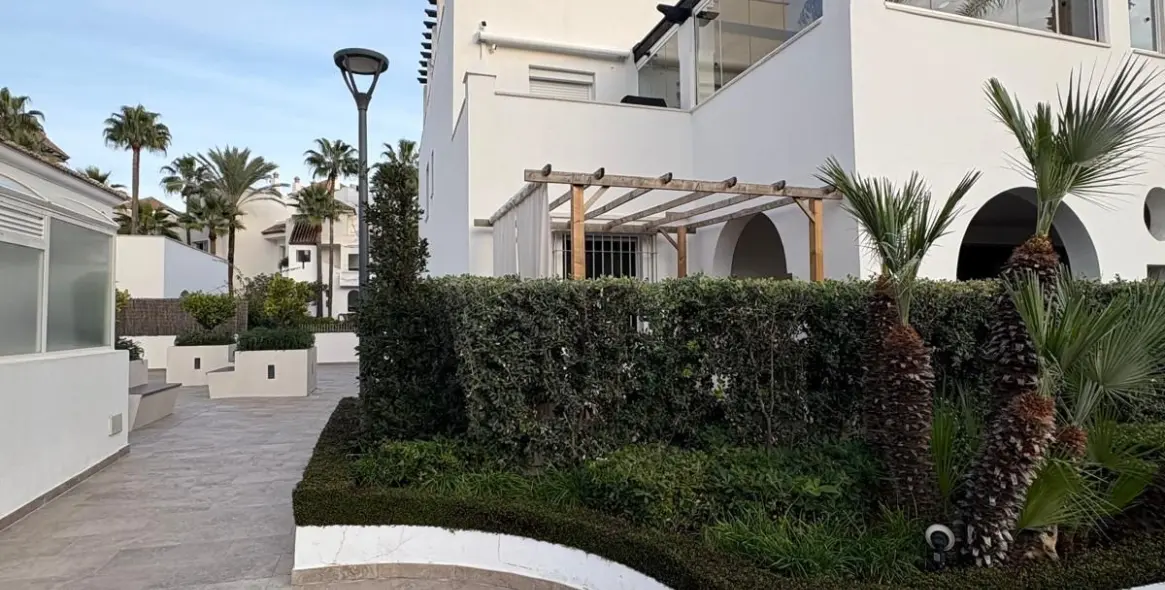 Venta de apartamento en planta baja en Nueva Andalucía 27