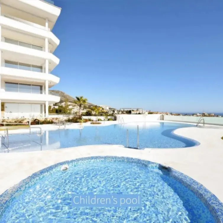Sale of middle floor apartment in Fuengirola