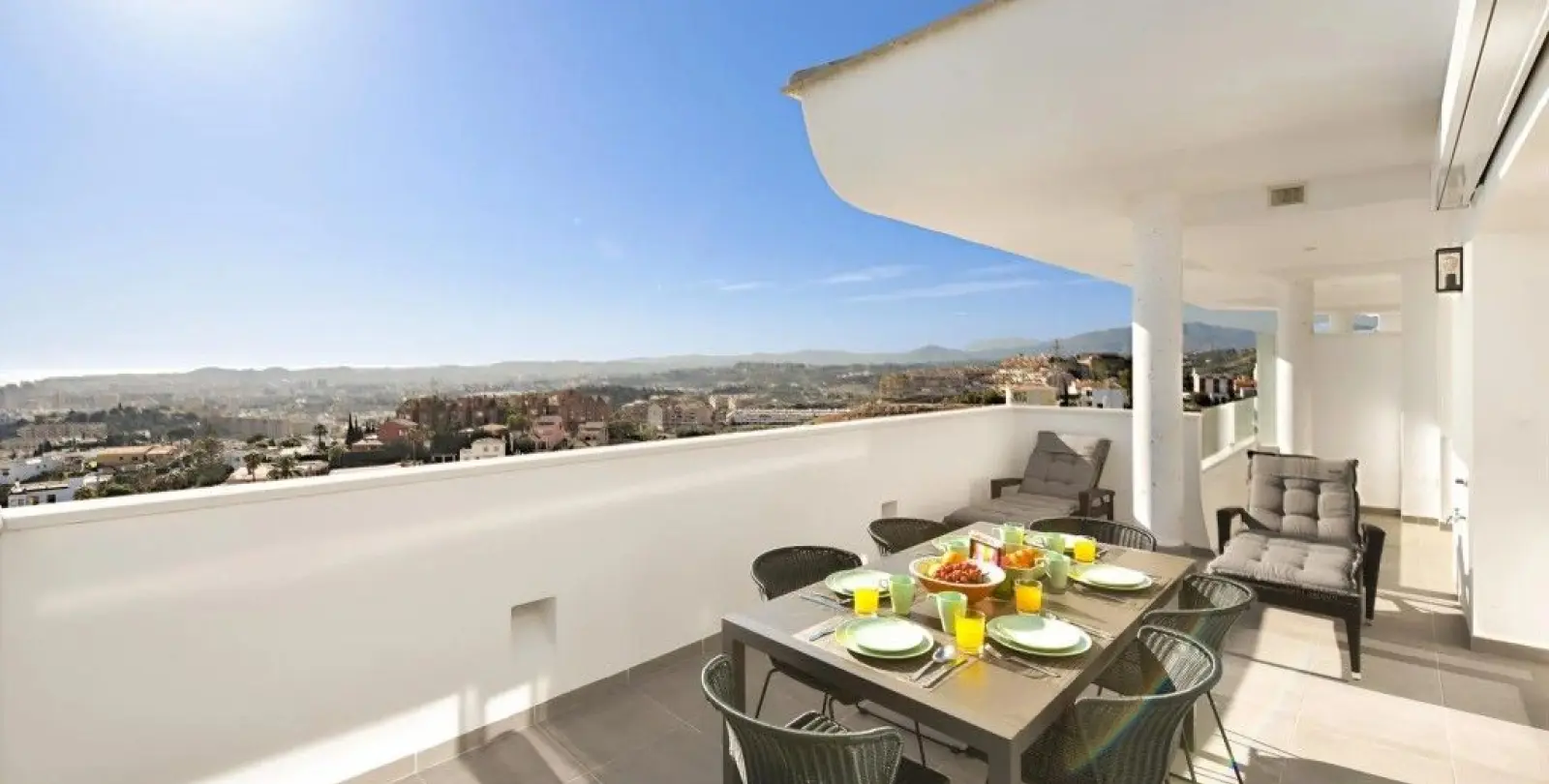 Sale of middle floor apartment in Fuengirola 2