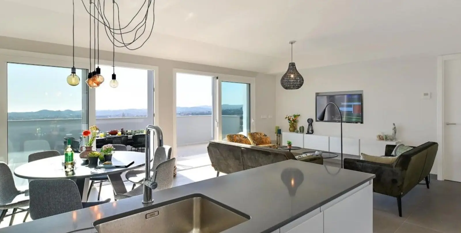 Sale of middle floor apartment in Fuengirola 4