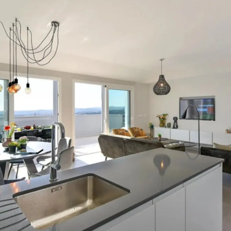 Sale of middle floor apartment in Fuengirola