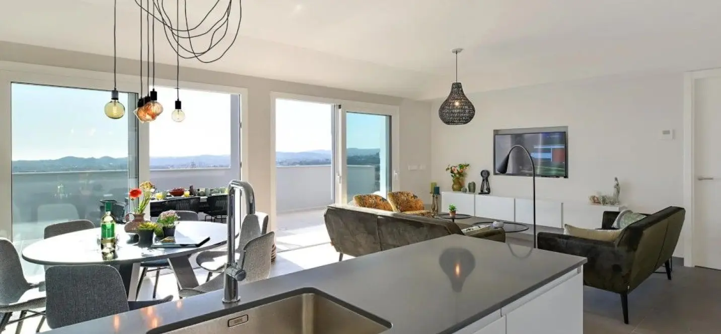 Sale of middle floor apartment in Fuengirola 3