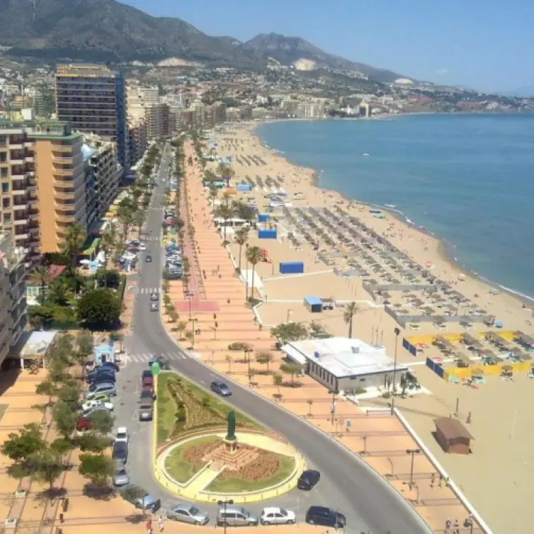 Sale of middle floor apartment in Fuengirola