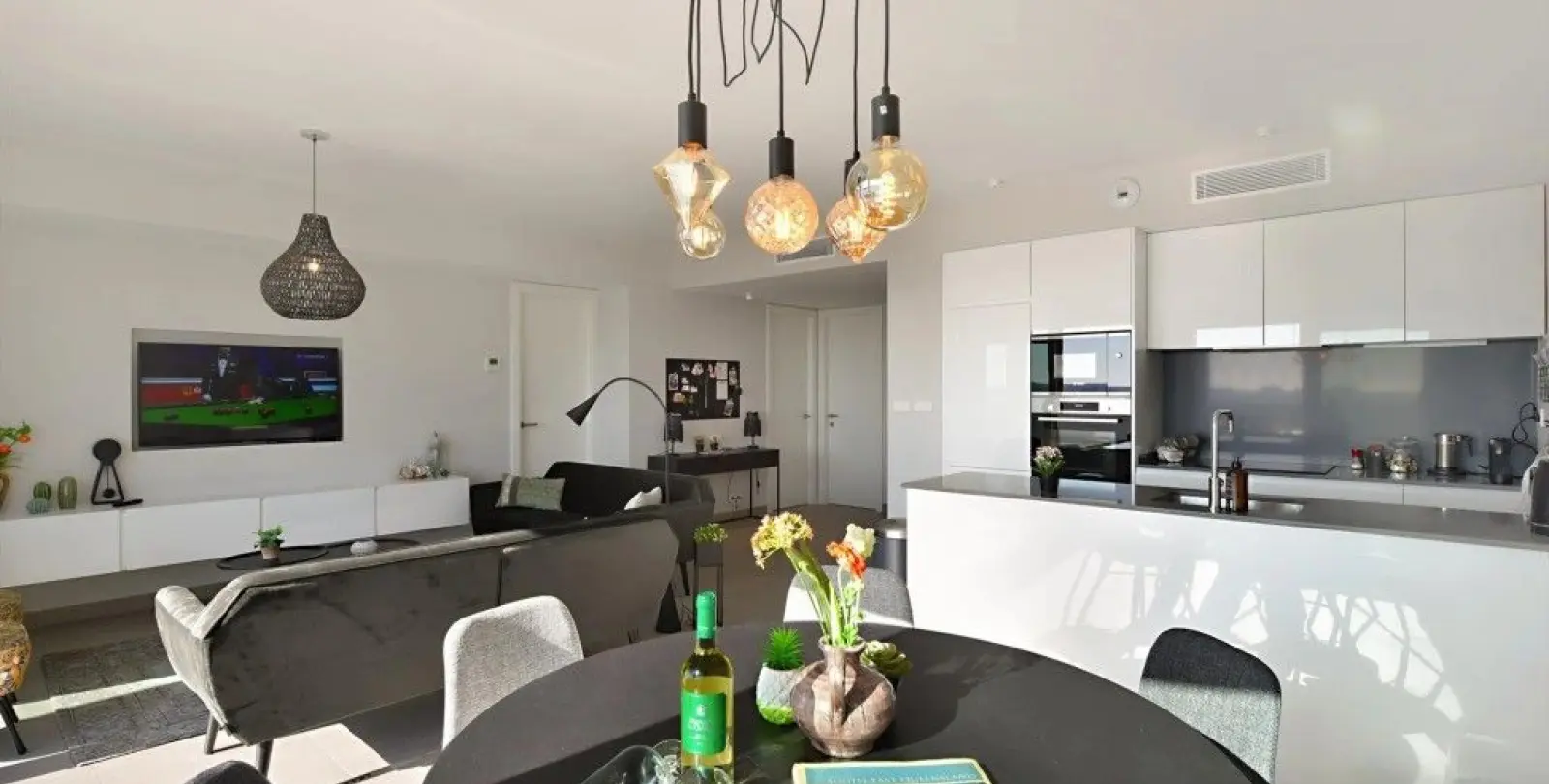 Sale of middle floor apartment in Fuengirola 12