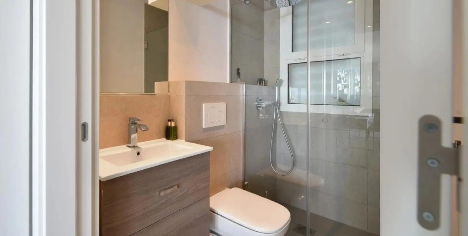 Sale of middle floor apartment in Fuengirola 15