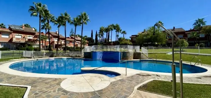 Продажа дома на две семьи в Estepona 2