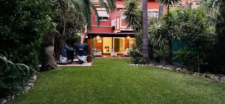 Продажа дома на две семьи в Estepona 3