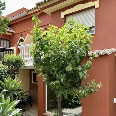 Продажа дома на две семьи в Estepona