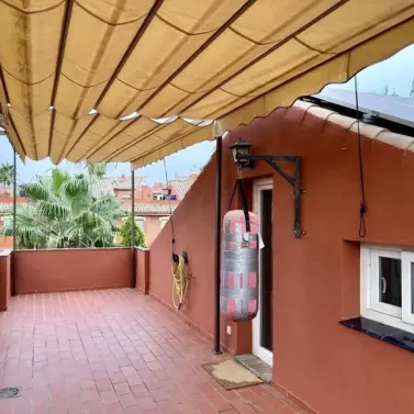 Продажа дома на две семьи в Estepona