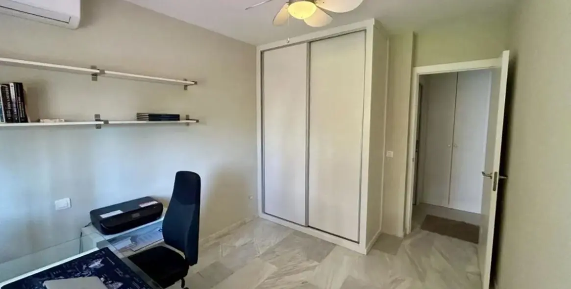 Продажа дома на две семьи в Estepona 8