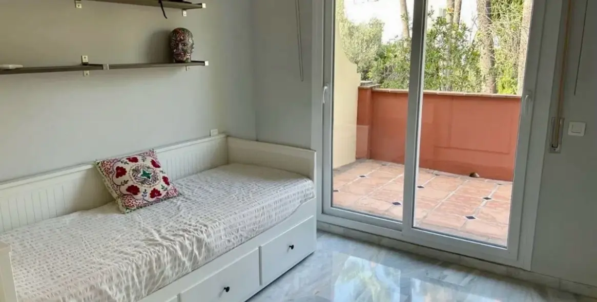 Продажа дома на две семьи в Estepona 16