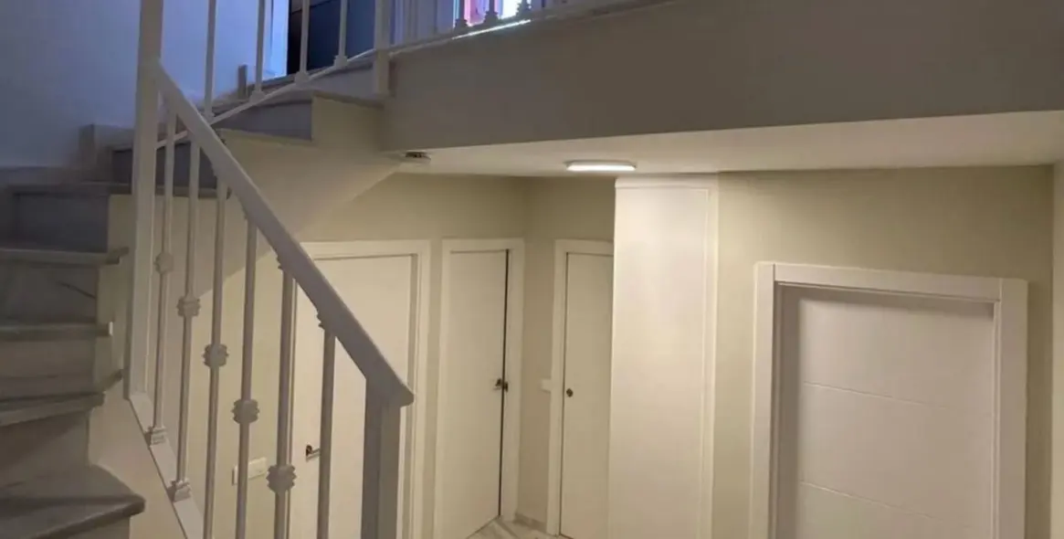 Продажа дома на две семьи в Estepona 20