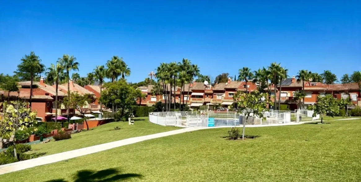 Продажа дома на две семьи в Estepona 21