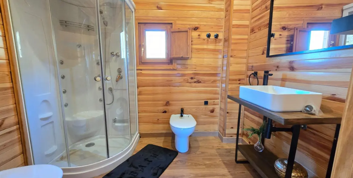 Sale of detached villa in Limonar 7