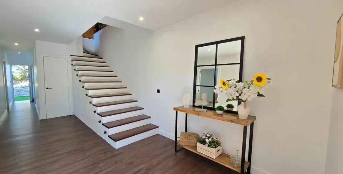 Sale of detached villa in Limonar 9