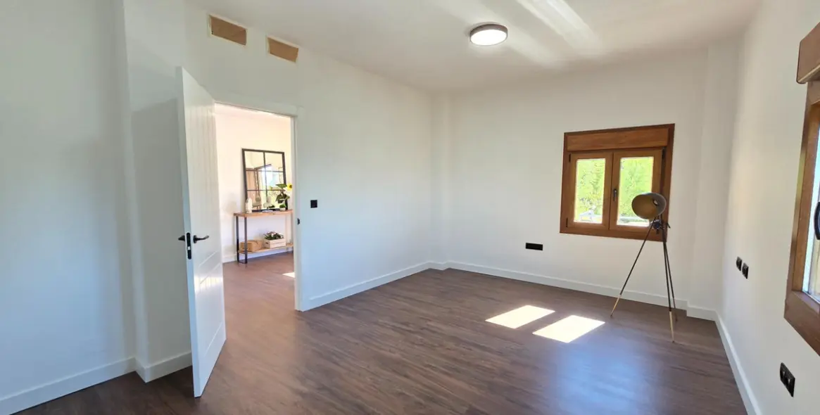 Sale of detached villa in Limonar 10