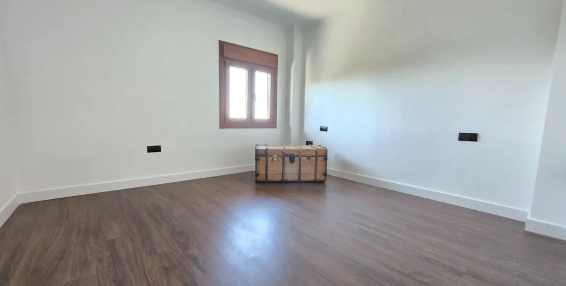 Sale of detached villa in Limonar 12