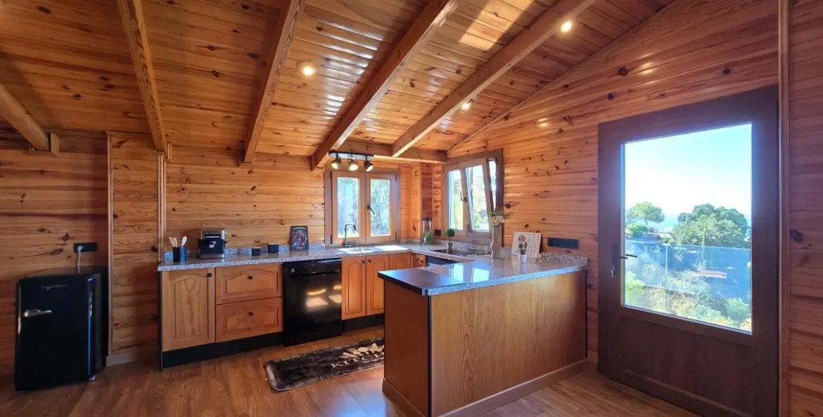 Sale of detached villa in Limonar 18