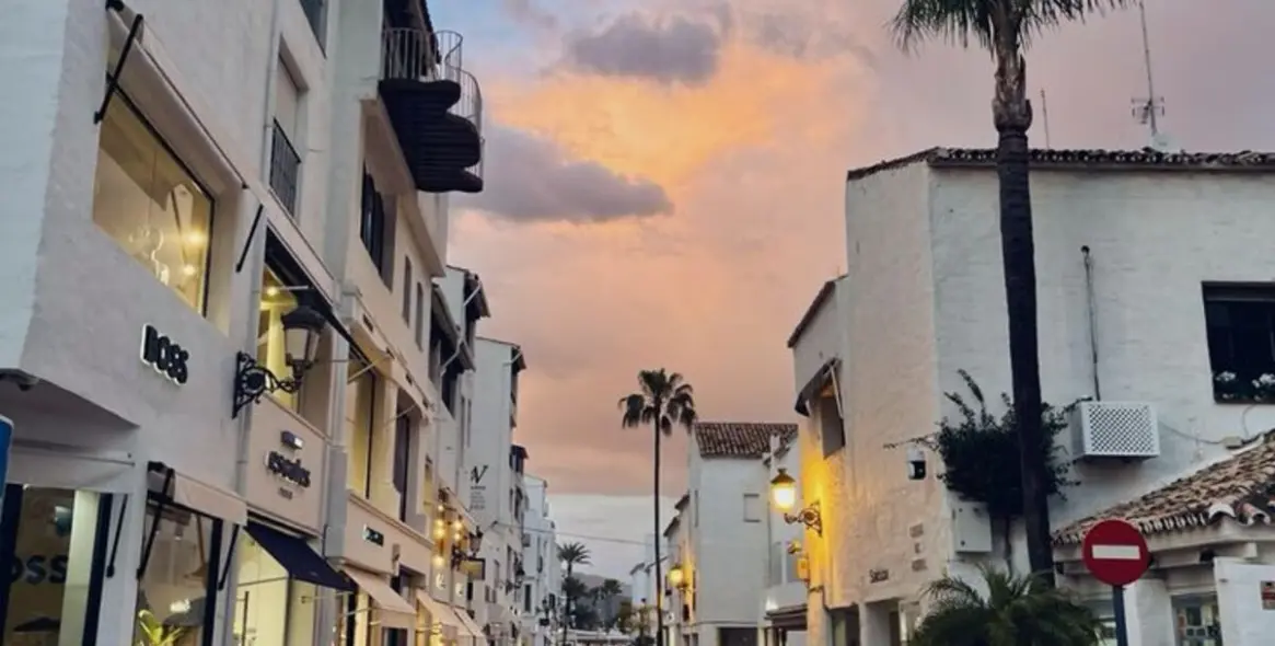 Продажа апартаментов на среднем этаже в Puerto Banús 1