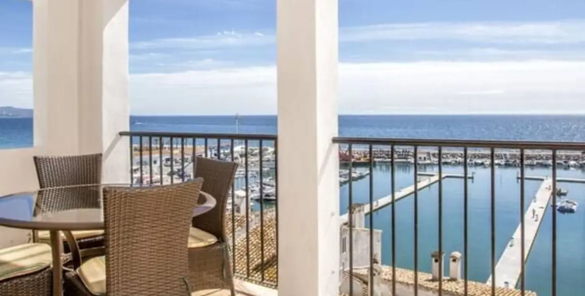 Продажа апартаментов на среднем этаже в Puerto Banús 5