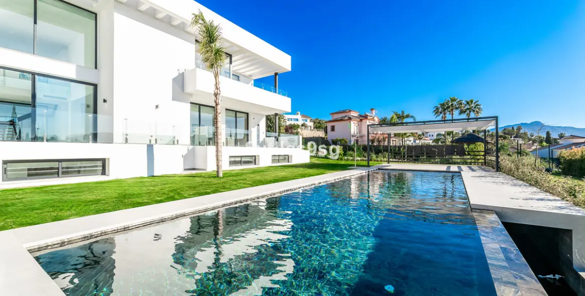 Продажа  отдельно стоящей виллы в Benahavís 17