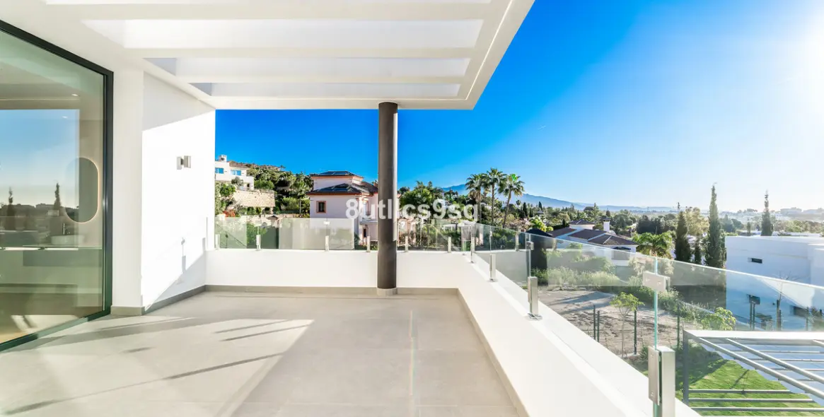 Продажа  отдельно стоящей виллы в Benahavís 3