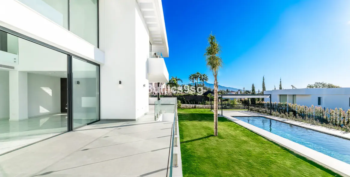 Продажа  отдельно стоящей виллы в Benahavís 16