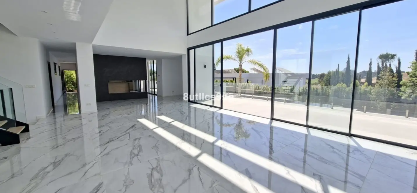 Sale of detached villa in Benahavís 2