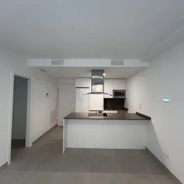 Sale of middle floor apartment in Estepona