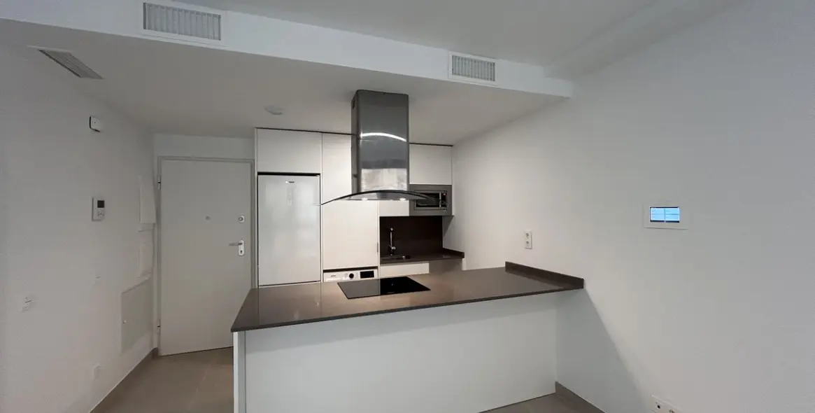 Sale of middle floor apartment in Estepona 3