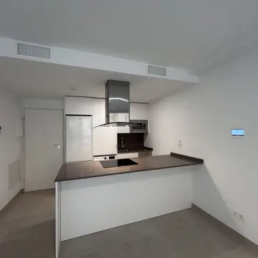 Sale of middle floor apartment in Estepona