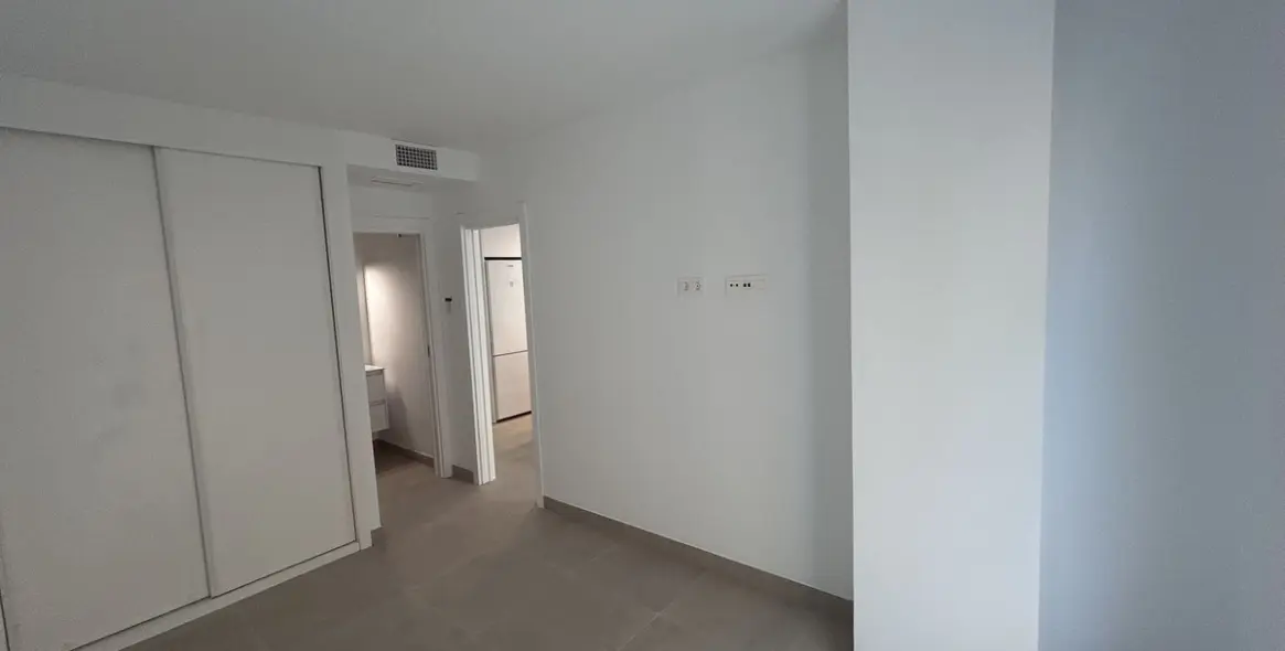 Sale of middle floor apartment in Estepona 10