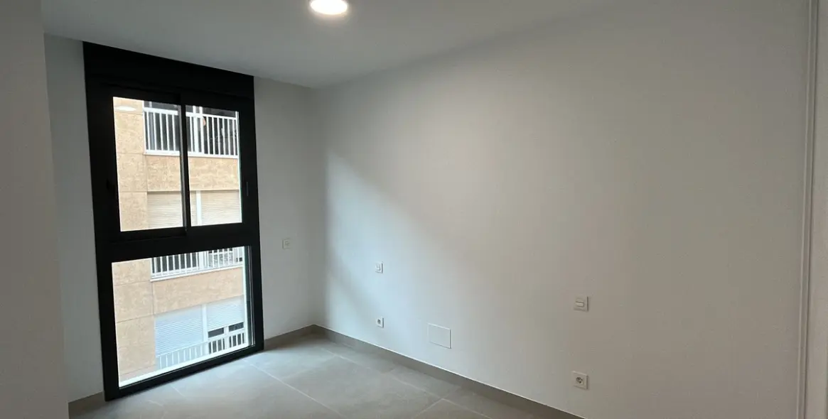 Sale of middle floor apartment in Estepona 11