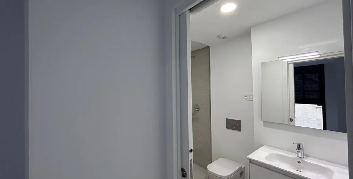 Sale of middle floor apartment in Estepona 12