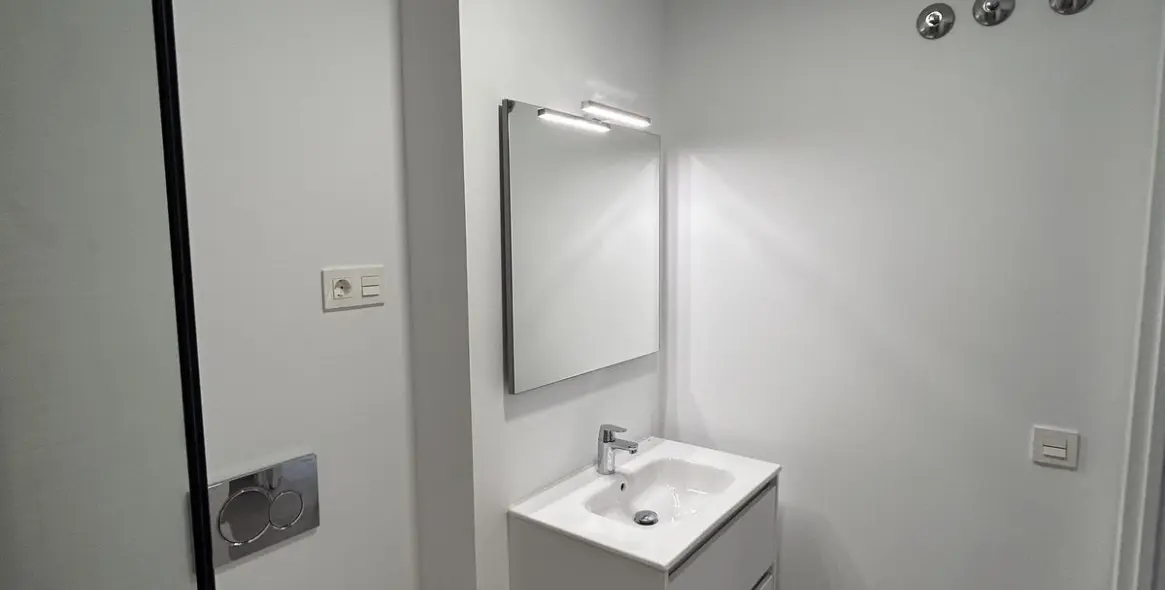 Sale of middle floor apartment in Estepona 13