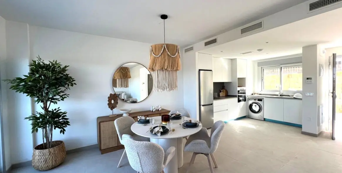 Sale of ground floor apartment in Estepona 1