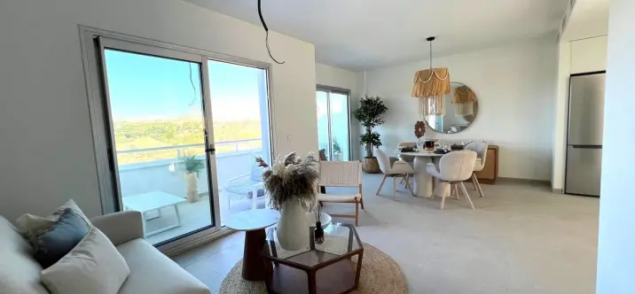 Sale of ground floor apartment in Estepona 2