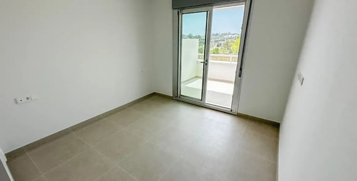 Sale of ground floor apartment in Estepona 10