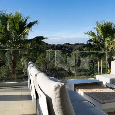 Продажа двухуровневого пентхауса в Estepona