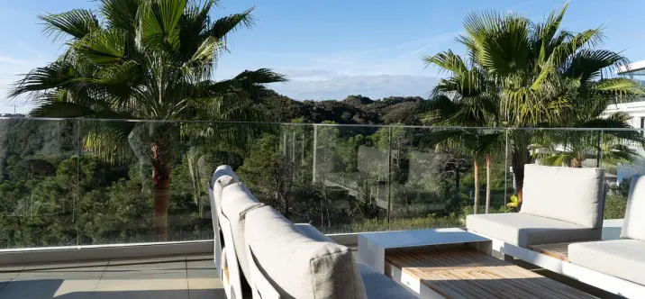 Продажа двухуровневого пентхауса в Estepona 1