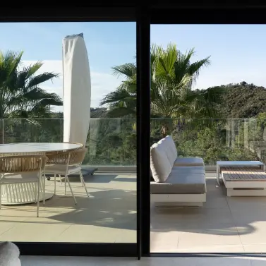 Продажа двухуровневого пентхауса в Estepona