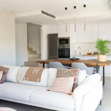 Продажа двухуровневого пентхауса в Estepona