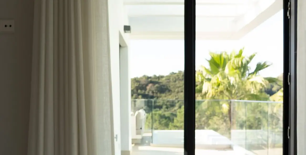 Sale of penthouse duplex in Estepona 11