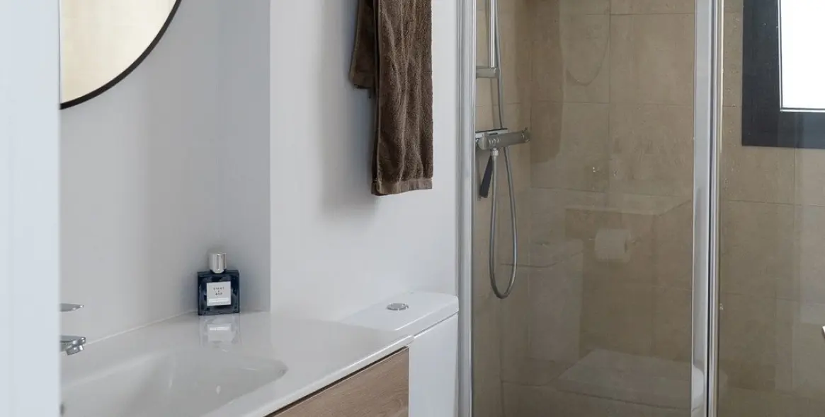 Sale of penthouse duplex in Estepona 19