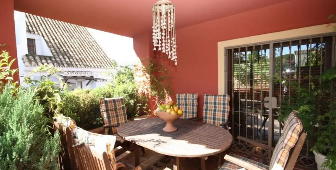 Продажа  отдельно стоящей виллы в Las Chapas 4