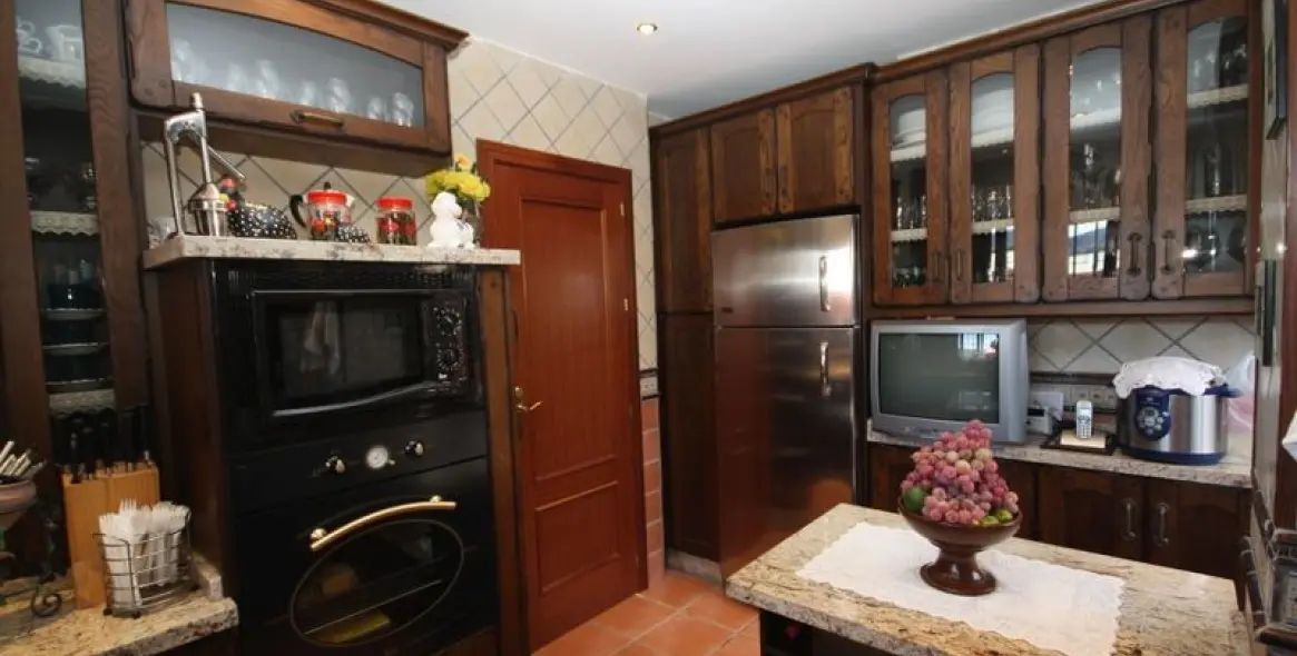 Продажа  отдельно стоящей виллы в Las Chapas 7