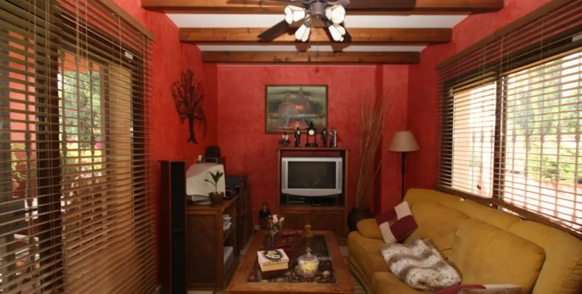 Продажа  отдельно стоящей виллы в Las Chapas 10