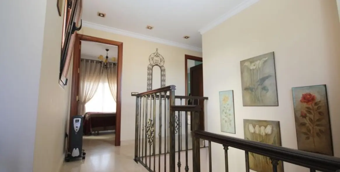 Продажа  отдельно стоящей виллы в Las Chapas 14