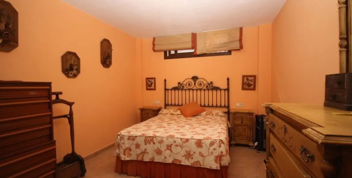 Продажа  отдельно стоящей виллы в Las Chapas 20